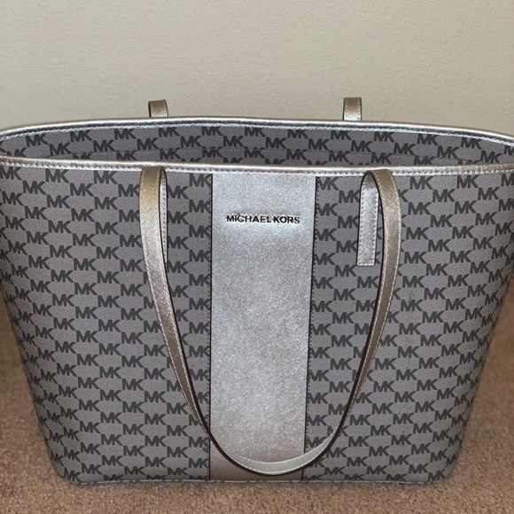 Michael Kors Tote - Picture 1 of 5